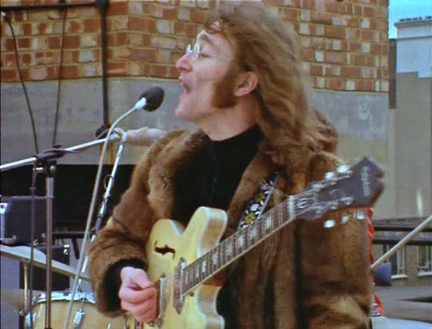 Битлз концерт на крыше. Концерт the beatles на крыше фото. Beatles don t let. The beatles плакать. Beatles don t let.