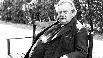 Chesterton, en el jardín de su casa de Beaconsfield, al sureste de Inglaterra