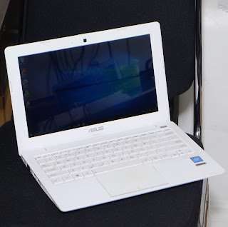 Laptop ASUS X200M 11.6 Inchi Second