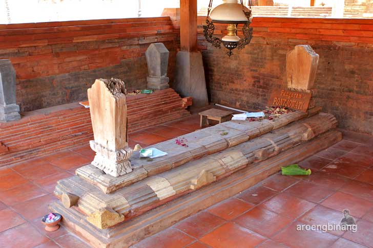 makam sunan kudus