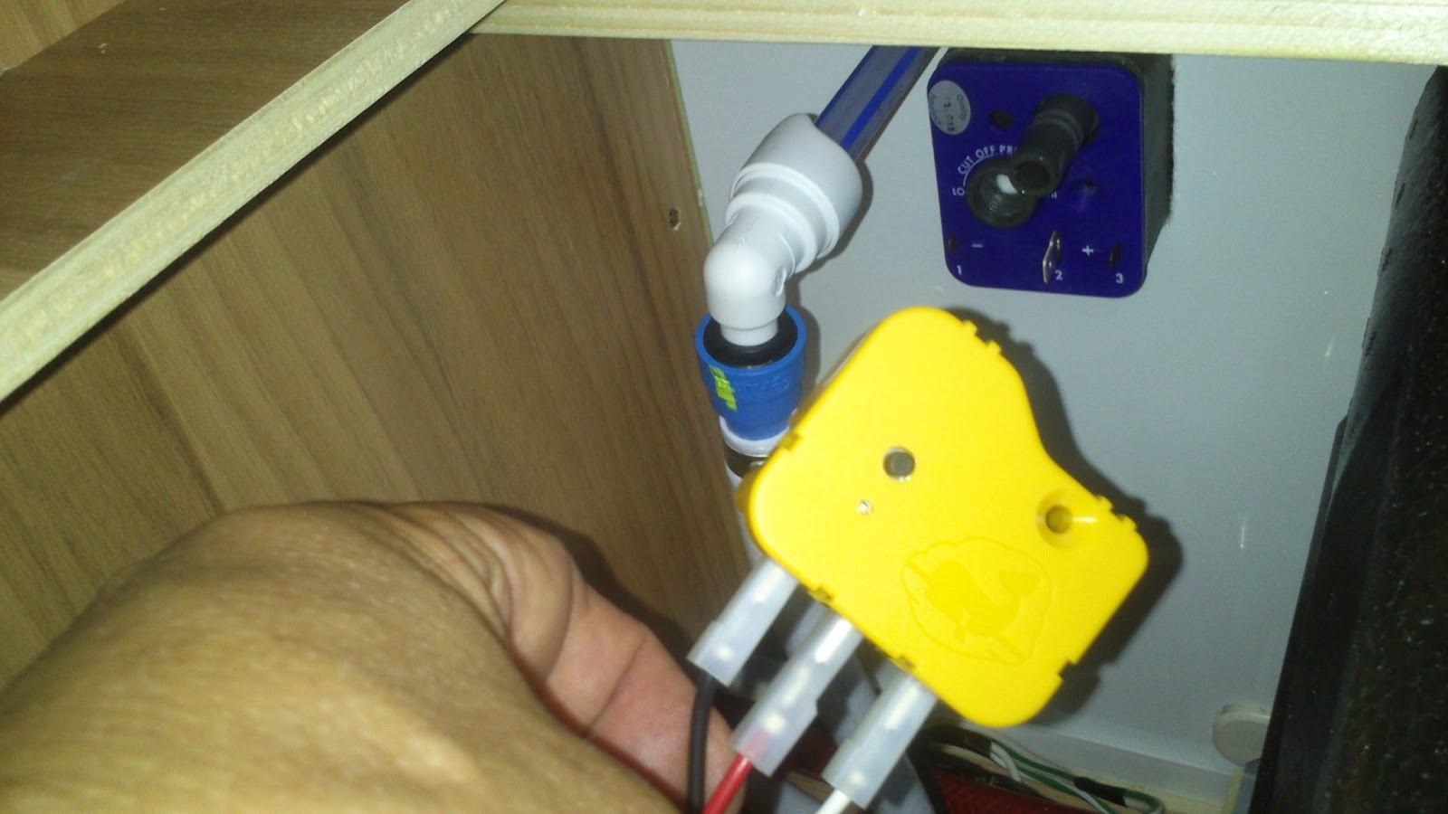 Caravan diy Installing the Whale Watermaster IC pump controller