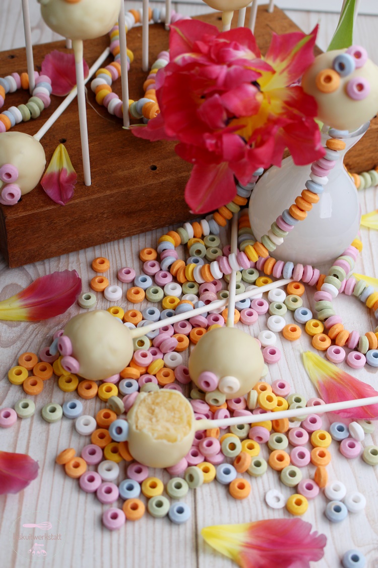 herrlich saftige Zitronen Cake Pops mit essbarem Konfetti ...