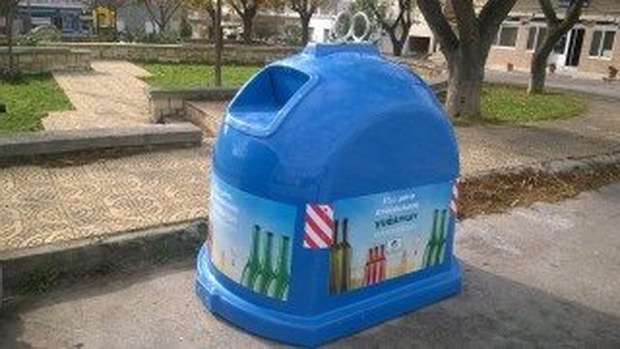Κώδωνες ανακύκλωσης γυαλιού στον οικισμό Μαΐστρου Αλεξανδρούπολης