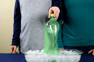 Percobaan Menghancurkan Botol dengan Es Batu 