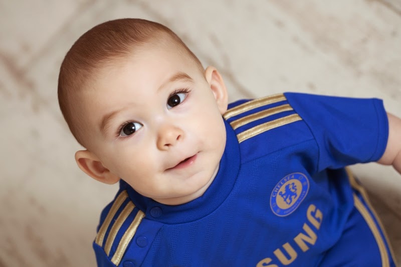 Kumpulan Foto Bayi Lucu Pakai Baju Seragam Sepak Bola Chelsea