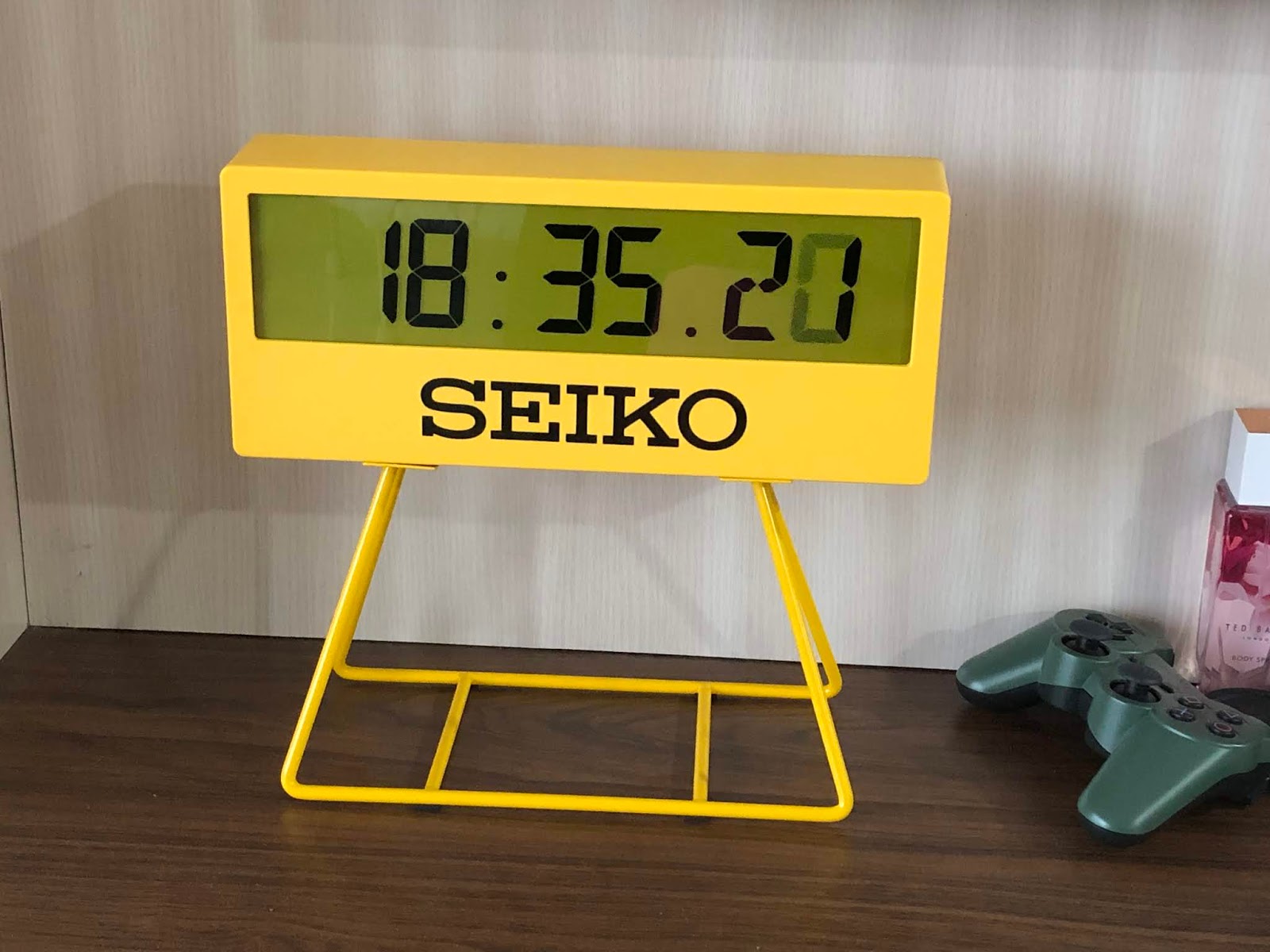 My Eastern Watch Collection: Seiko Yellow Digital Wall/Mantlepiece Clock  QHL073Y - Fashionably Quirky, A Review