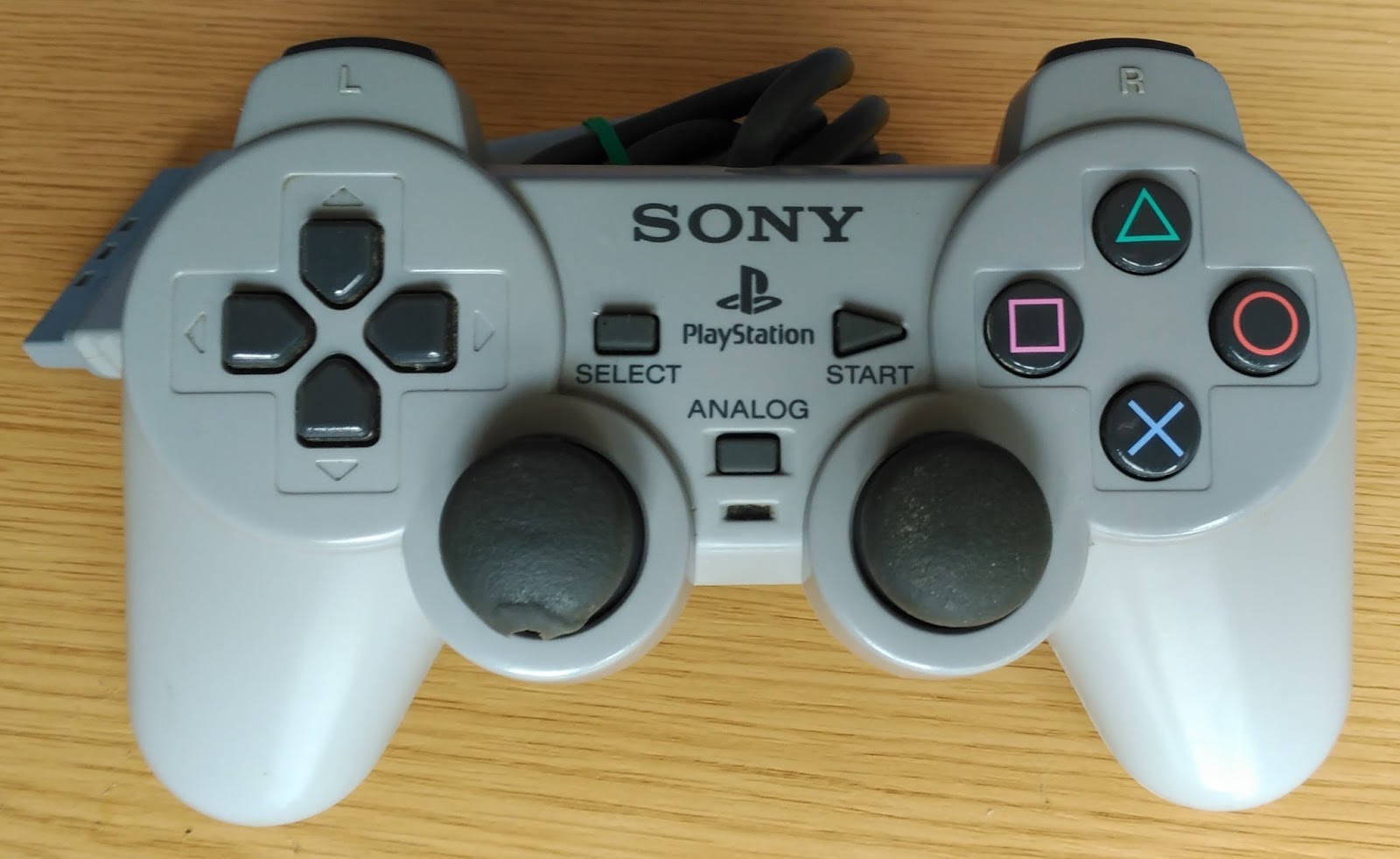 Consola Sony PlayStation (modelo SCPH 5502) (1997), Retro Ordenadores