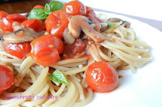 Spaghete cu ciuperci și roșii cherry