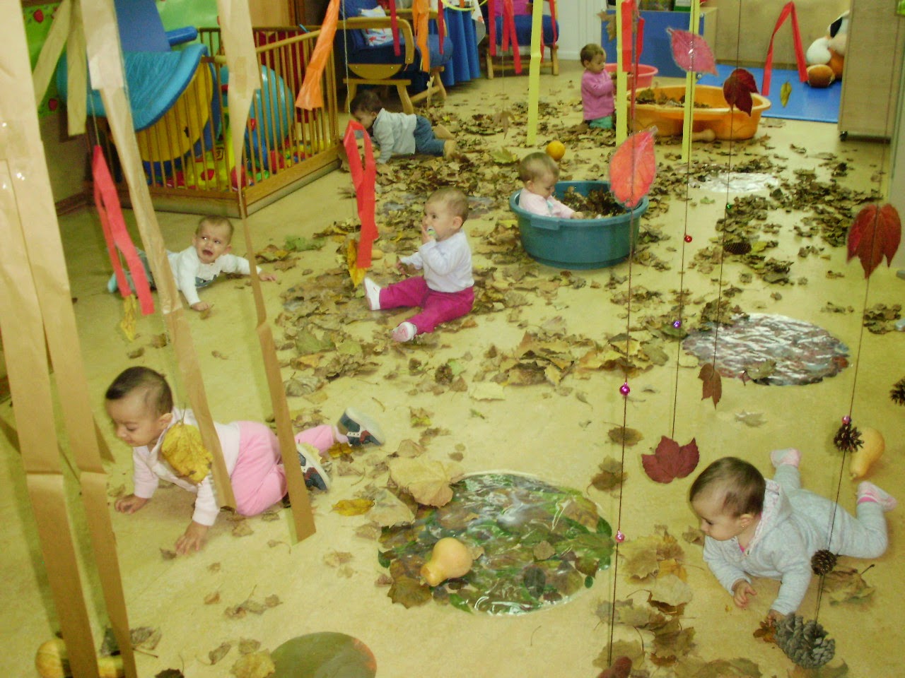 EL NOGAL, ESCUELA INFANTIL: DESCUBRIENDO EL OTOÑO