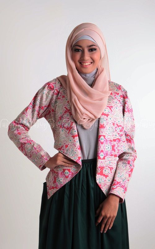 Model Blazer Batik Wanita Muslimah Modern Model Blazer Batik Wanita Muslimah Modern