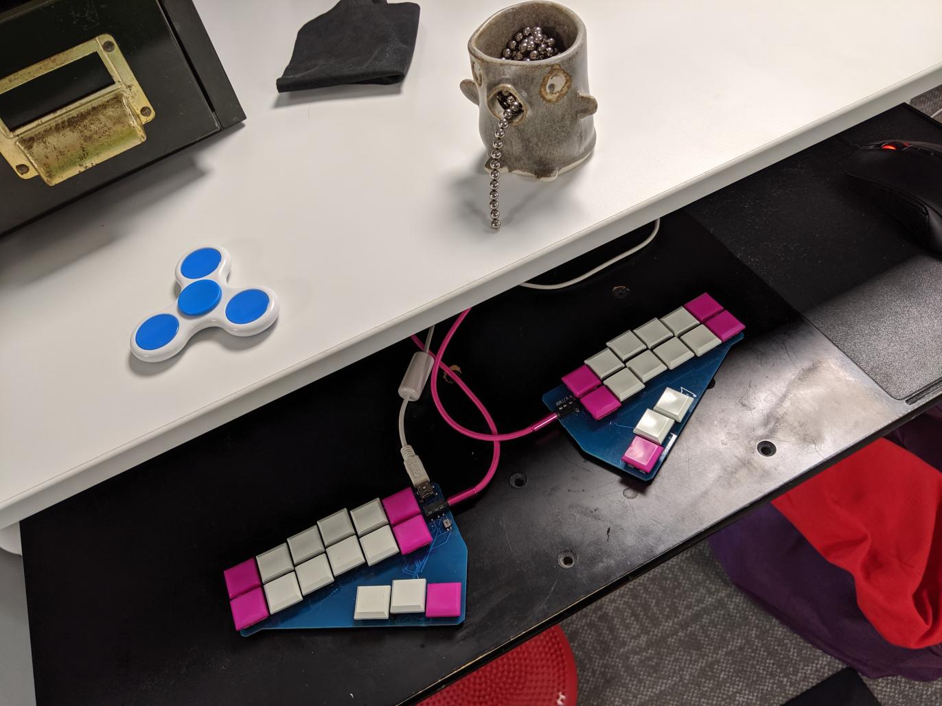 a Georgi with pink and white keys on a desk