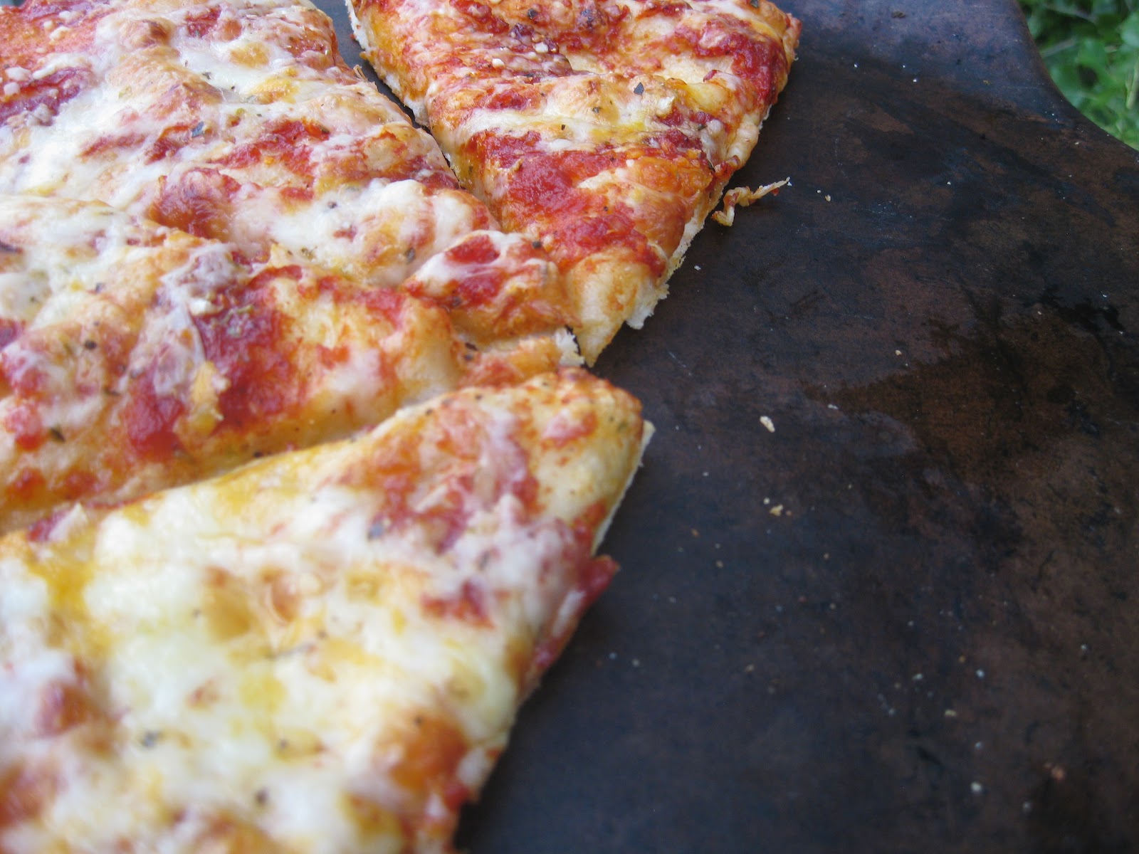 Megan's Kitchen BBQ Pizza Pan vs. Pizza Stone