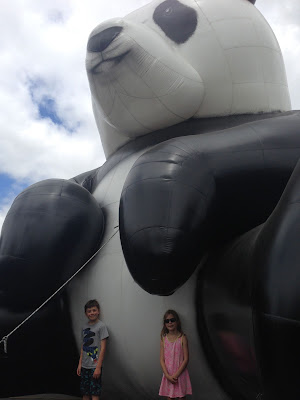 kids and panda