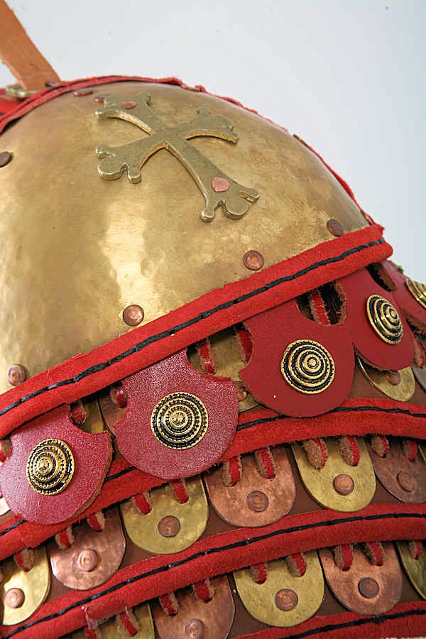 Αντίγραφα βυζαντινών πανοπλιών από απεικονίσεις στρατιωτικών αγίων http://leipsanothiki.blogspot.be/