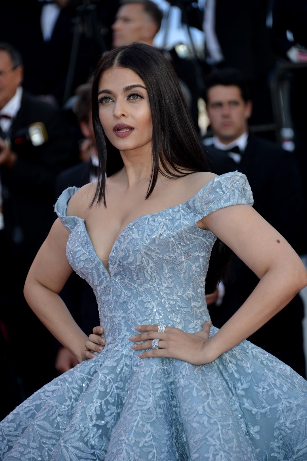 Aishwarya Rai Bachchan Looks Irresistibly Sexy in a Blue Michael Cinco Gown At 'Okja' Premiere During The 70th Cannes Film Festival 2017