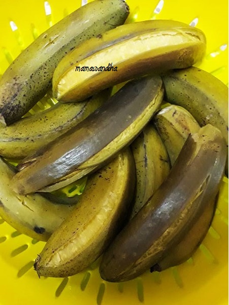 Dari Dapur Madihaa Gaul Sebati Adunan Pisang Tadi Dan Bolehlah Dibulat2kan Atau Ditekan2 Padat Dalam Loyang Potong2 Madihaa Bulat2kan Gunakan Penceduk Aiskrim Je