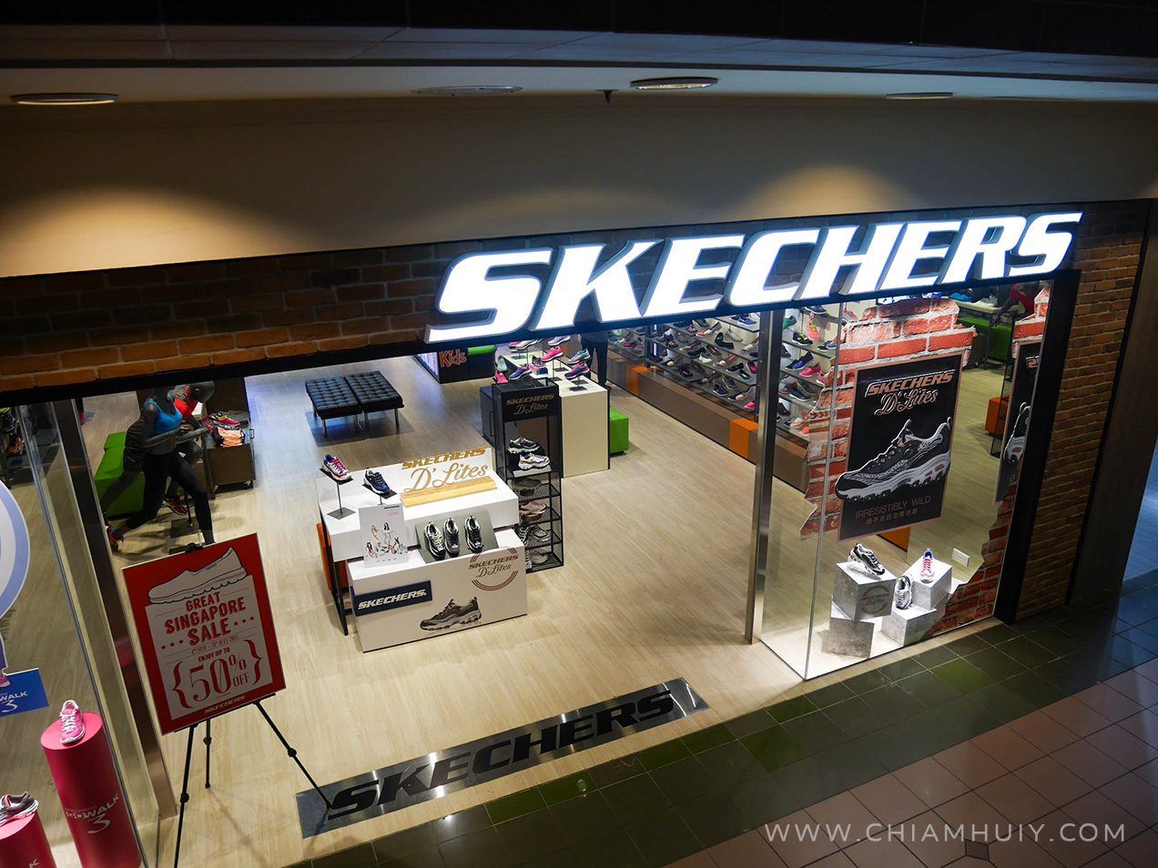 takashimaya skechers