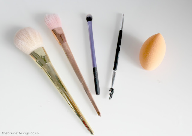 makeup brushes, makeup tools, cleaning makeup brushes