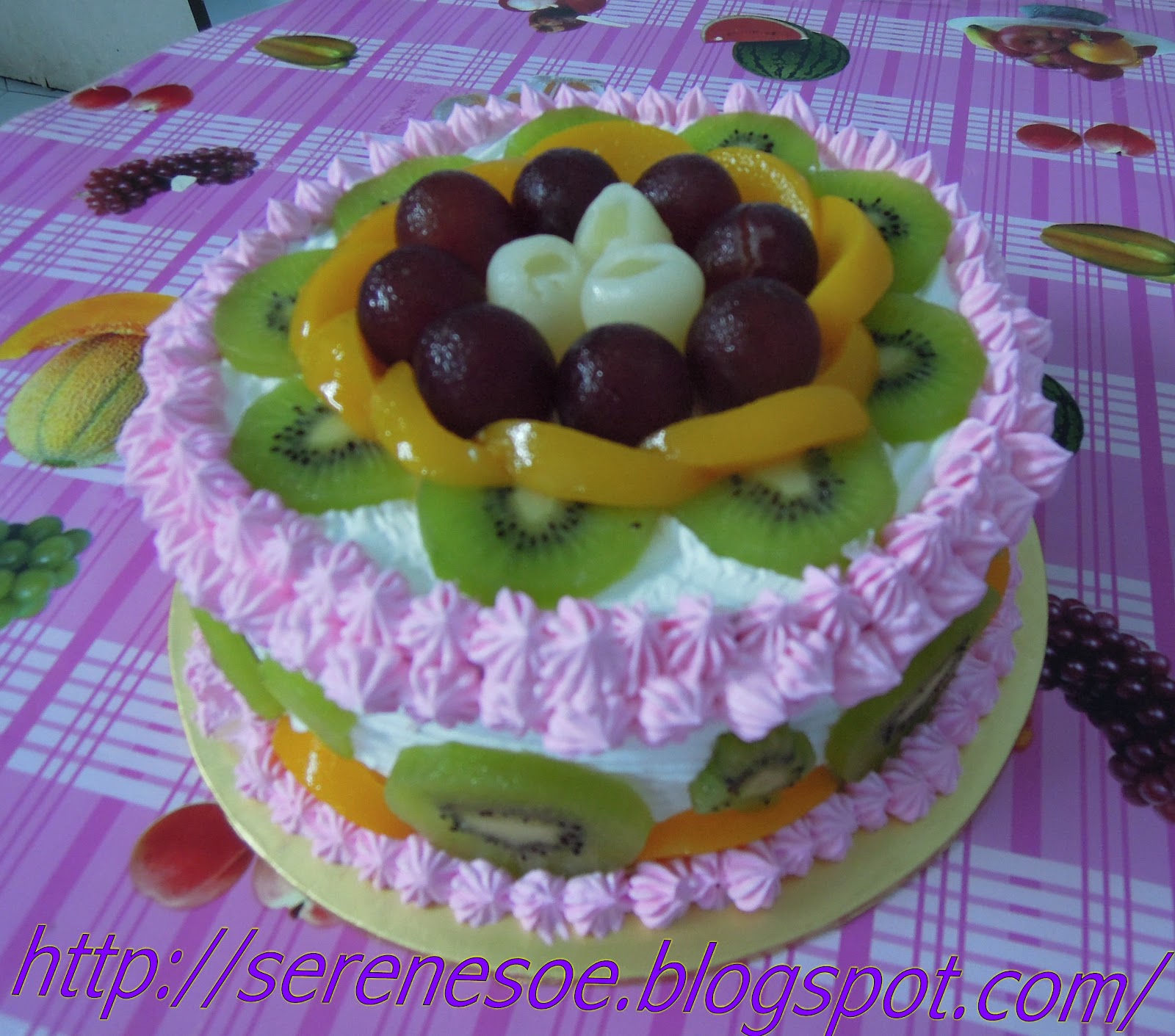微笑的彩虹: 水果奶油蛋糕