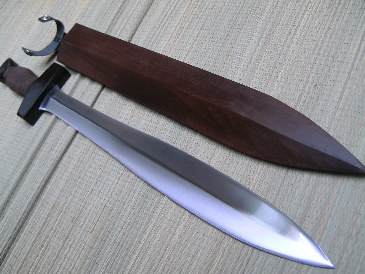 ROBERTO MARIO EGUSQUIZA CALLE, Maestro Hacedor de Espadas y Katanas de