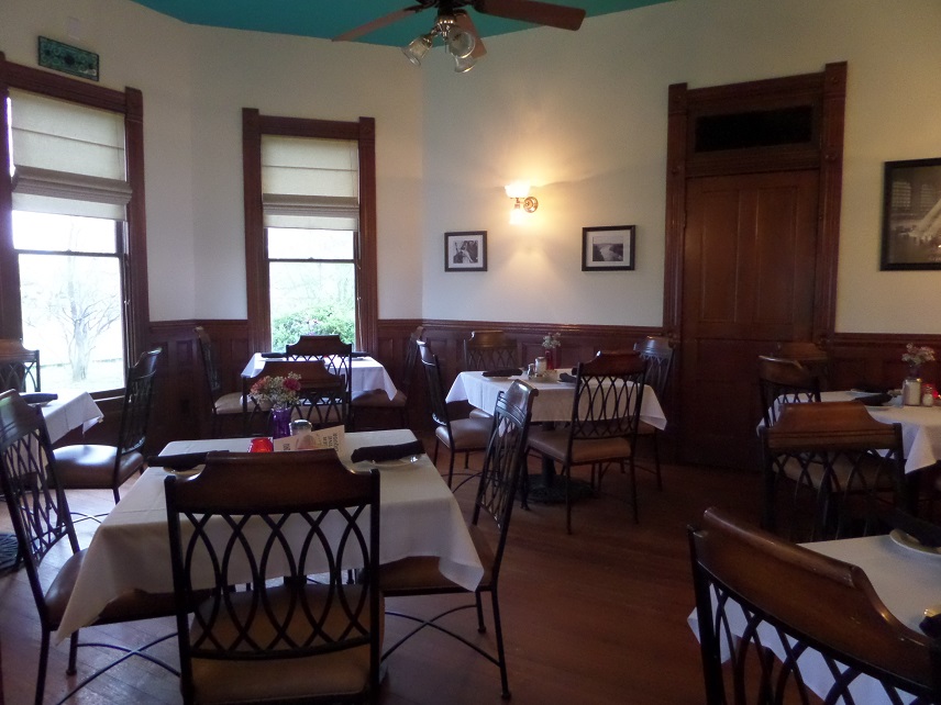 Kentucky Travels Grand Central Cafe in Kingsland Texas