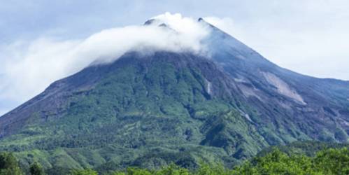 Cerita Mitos Jawa: 3 Mitos Gunung Paling Misterius dan Horor di Indonesia