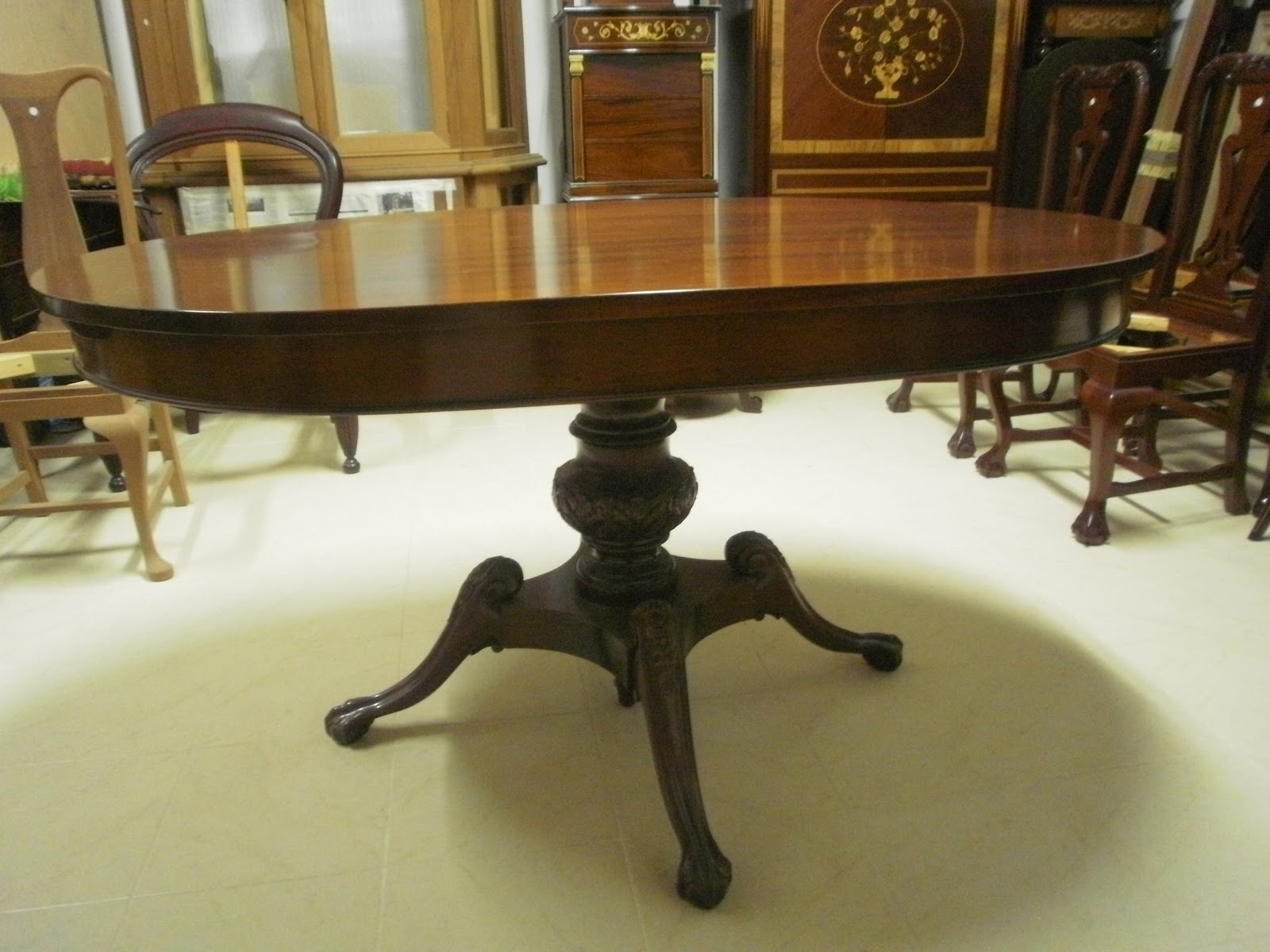 Miguel Domínguez Jiménez. Ebanistería y Restauración: Mesas de comedor