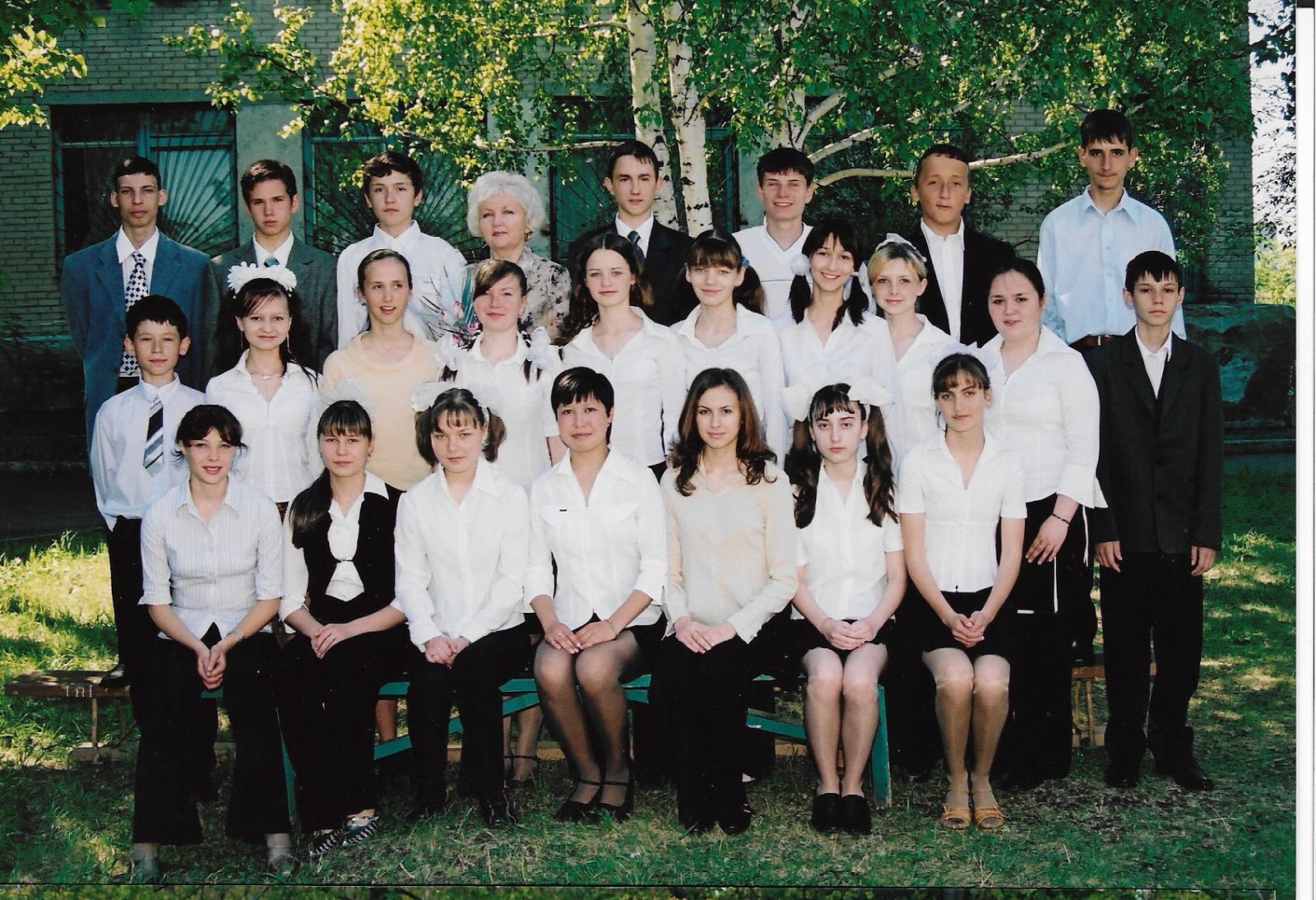 2004 год школа номер 1. Омск 2001. Выпуск 2001 года школа. Выпускники школы 2001 года. Выпускники школы 2000 года.
