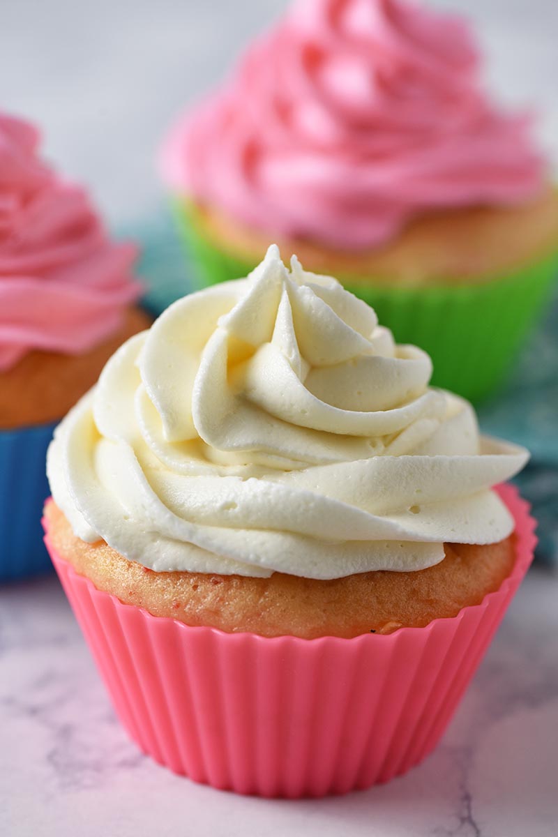 The Best Buttercreám Frosting Recipe - KITCHEN ME