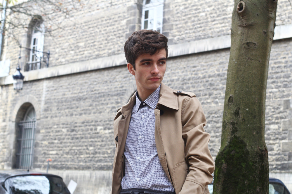 BLOG-MODE-HOMME_BRICE_nouvelle-campagne_avis-trench-court_Pantalon-élastique_preppy-Bordeaux-Paris
