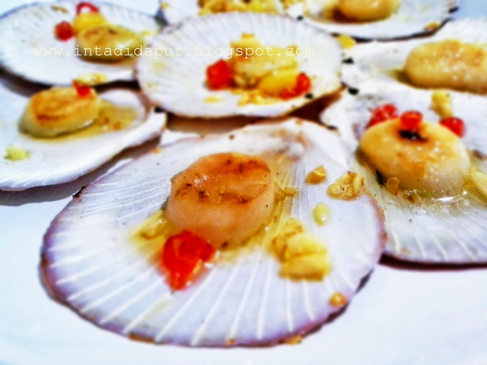 Having fun in the kitchen Sauteed Scallops with Olive Oil, Garlic & Chilli