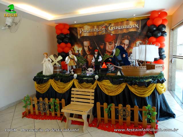 Decoração de festa tema Piratas do Caribe - Mesa luxo de tecido Decoração de festa tema Piratas do Caribe - Mesa luxo de tecido