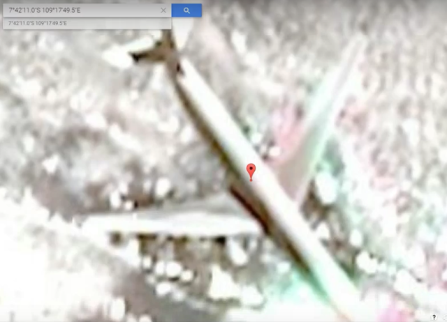 Video Penampakan Bangkai Pesawat Oleh Google Map