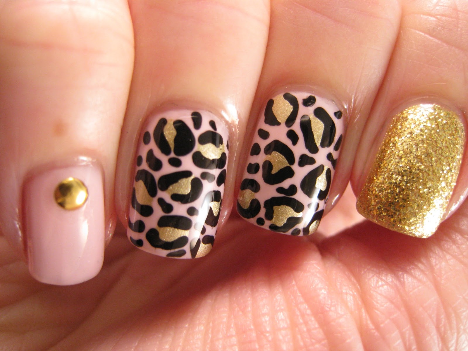 Naily perfect: Pink and gold leopard print mash up