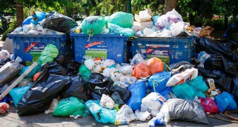 Χατζηδάκης: Έρχεται τέλος απορριμμάτων με βάση το βάρος – Θα ζυγίζονται τα σκουπίδια που πετούν οι πολίτες