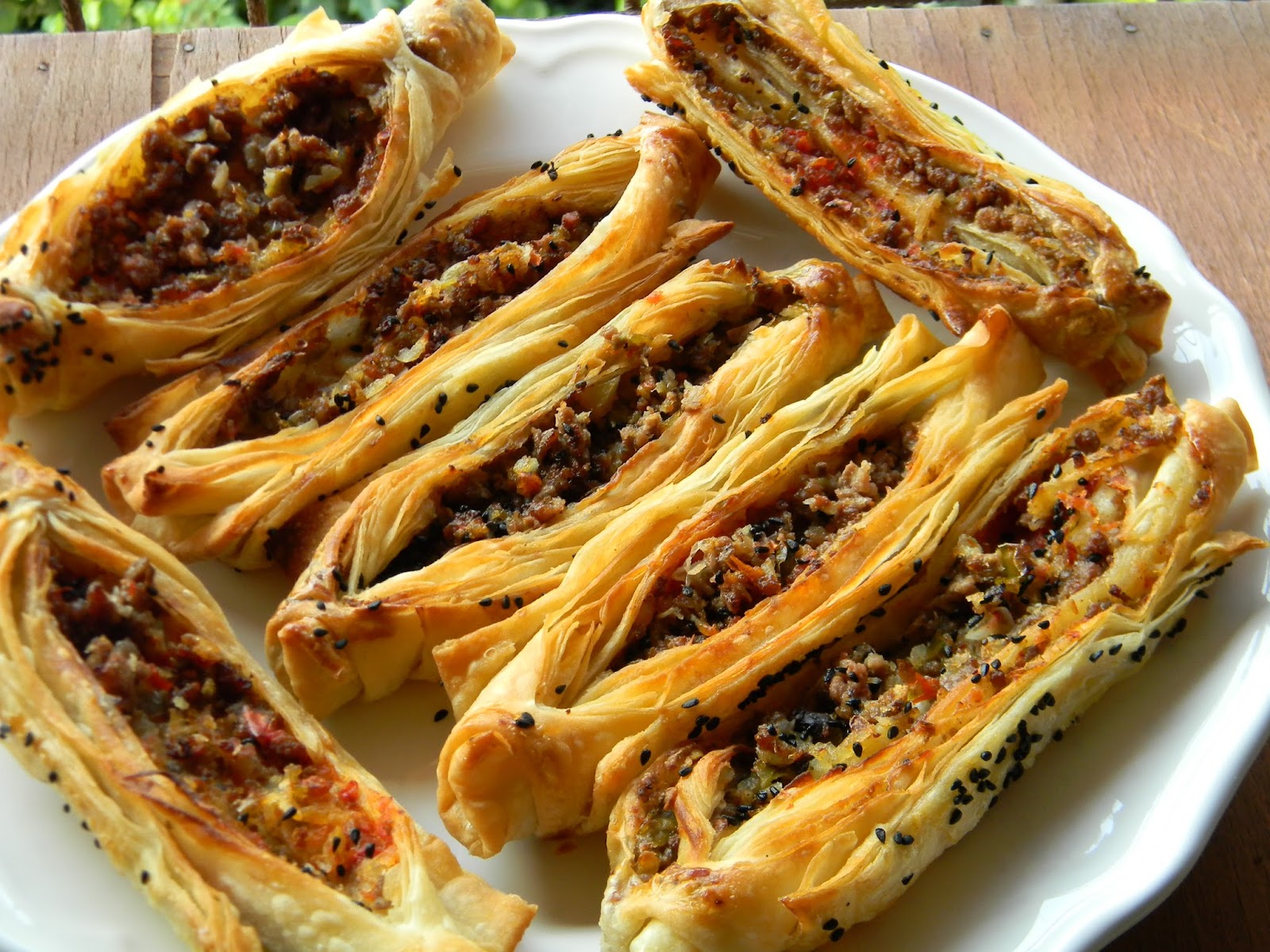 Vişnap Fırında Kıymalı Kat Kat Börek.