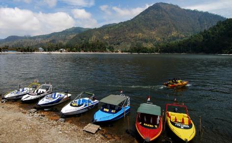  merupakan sebuah wisata yang berbentuk danau anggun di magetan 7 Spot Menakjubkan Telaga Sarangan di Magetan Jawa Timur