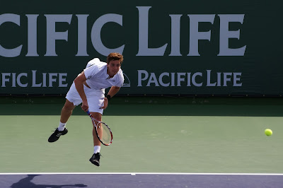 Gulbis menyervis ke David Nalbandian pada Pacific Life Open  Istilah-istilah dalam Permainan Tenis Lapangan