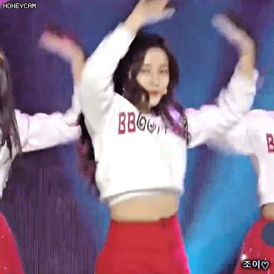 180207 쇼라바오컵 우승한 모모랜드 2000년생 낸시.gif | 인스티즈