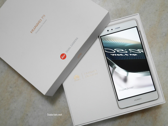 Simple, white packaging houses the Huawei P9 Simple, white packaging houses the Huawei P9