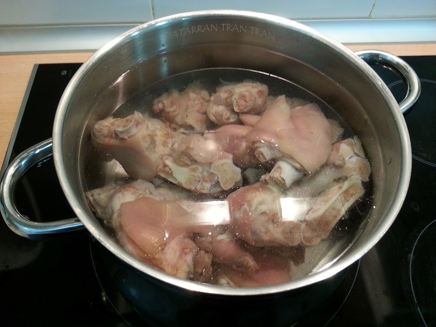 Manitas de Cerdo a la Madrileña