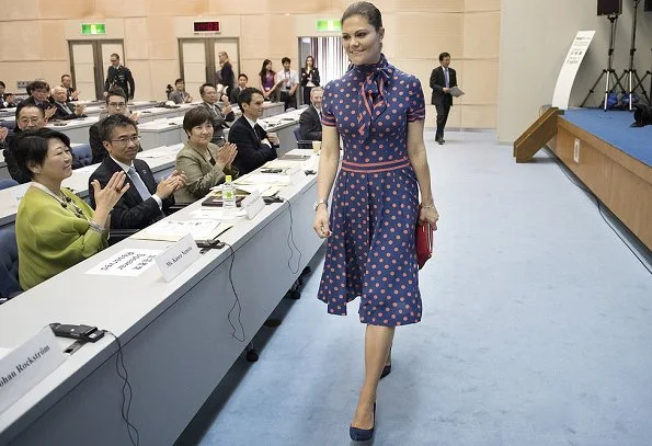 The dress worn by Crown Princess Victoria is an old dress of her mother Queen Silvia.Crown Princess attended a seminar in Tokyo, Japan