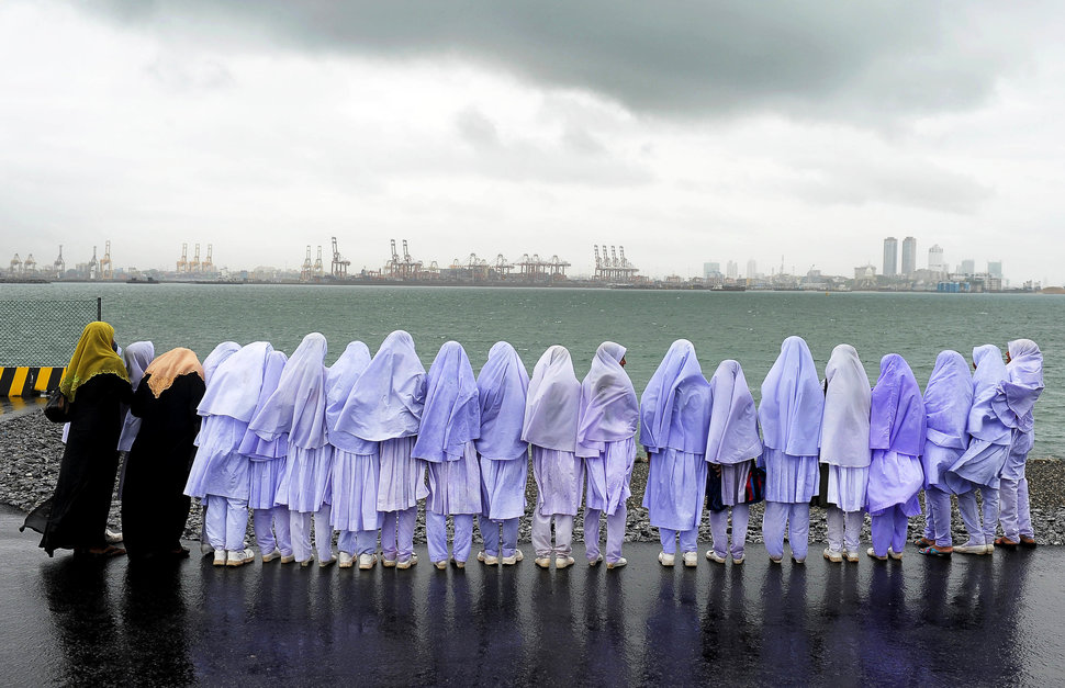 30 Beautiful Pictures Of Girls Going To School Around The World - Sri Lanka