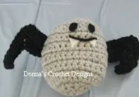 http://freepatternsdonnascrochetdesigns.com/pumpkin-into-a-bat-free-crochet-pattern.html