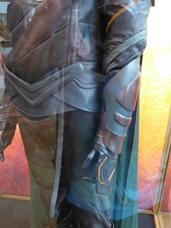 Loki glove costume detail Thor: Ragnarok Loki costume glove Thor Ragnarok