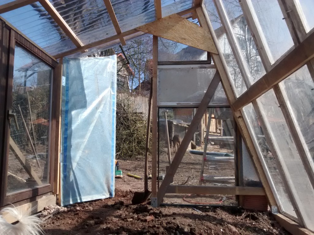 Karl Erwin und die Frau - ein Haus wird glücklich: Gewächshaus-Bau ... Karl Erwin und die Frau - ein Haus wird glücklich: Gewächshaus-Bau ...
