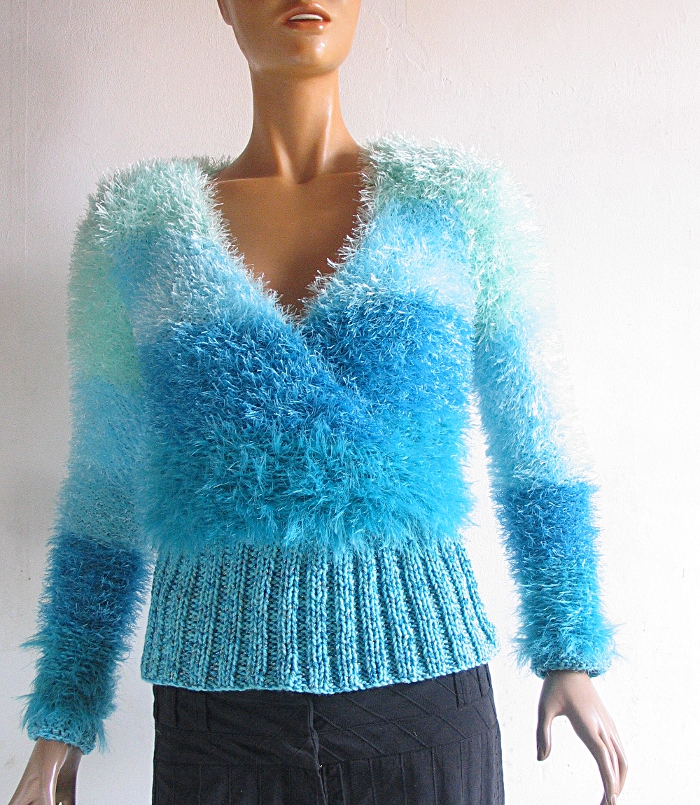 TRICOT FAIT MAIN: Turquoise : pull cache coeur fourrure tricot fait main