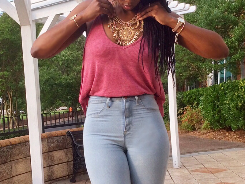 mauve tank with high waisted jeans