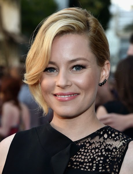 Elizabeth Banks en la premiere de "Resident Advisors" y Julianne Moore