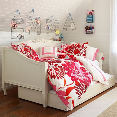 Minimalist Dorm Room Design & Decorating for girls